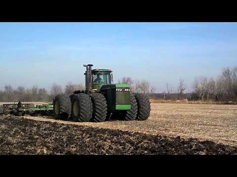 John Deere 8850 chisel plowing
