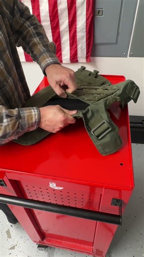 Installing your GTS hard armor plates in the KOMMANDOSTORE Defender 2 Strelka Armor Vest