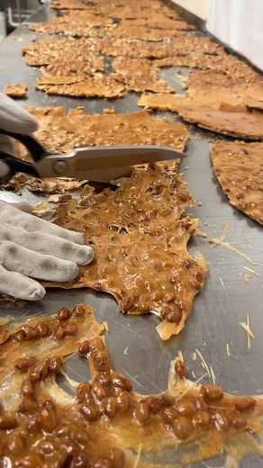 1.1M views · 3.3K reactions | Oddly Satisfying Candy 襤襤 Ninja Cutting Candy with Scissors✂️樂 | Hercules Candy Co | Facebook