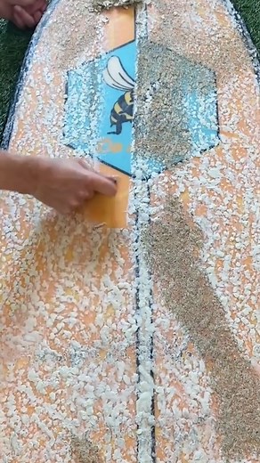 205K views · 807 reactions | Cómo retirar la cera de una tabla de surf #surfear, #cera, #limpieza | Insider Español | Facebook