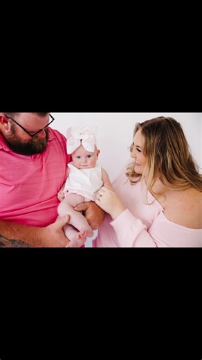 Can we bring this trend back??? Still can’t believe I had a baby with a random guy I met on tinder 😩 #tinderlove #tinder