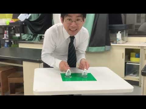 下敷き一枚で机を持ち上げるマル秘技【大気圧の大きさを知る実験】