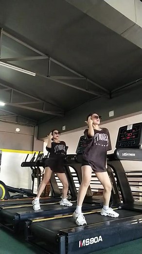 we back 🤗🔥❤ Shirt from Gym Beast Clothing Co.🔥 DC: Ctto 🙌🏻 #kittyandkakai #nivsgym #nivslifestyle #almedatwins #treadmilldance #treadmill #twins #trending #viral #fyp #tiktokph #kleifandkyle #gymtok #trend #foryou