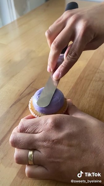 Disney Princess Rapunzel Inspired Cupcake Tutorial