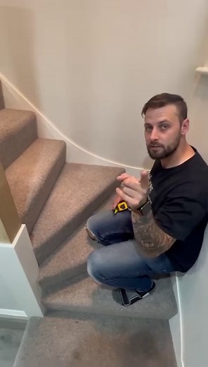 210K views · 1.3K reactions | HOW TO MEASURE YOUR STAIR WINDER FOR CARPET #carpet #stairs #winder #flooring #carpetfitter #homeimprovement #diy #reels | The Home Improvements Channel Uk | Facebook