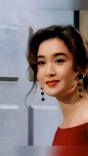 不老女神温碧霞 和老公何祖光 结婚25年，像个公主一样被宠爱着，俩人幸福满满，恩爱如初。#情感#混剪#温碧霞 #明星八卦