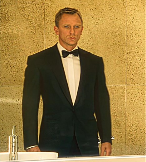 She Looks Stunning 🔥 | Casino Royale | Song - NO BATIDÃO (Slowed) #trending #shorts