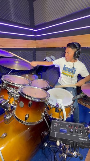 Juan Solano Jr on Instagram: "Mira hasta el final? @mielsanmarcos @samymorales . . . . . . . . . . . . . . . . . . . . . #drum #alabanza #drumcover #alabanzasdejubilo #alabanzascristianas #drummer #drumsticks #dbateristas #gospel #jesus #mapex #dw #jovenescristianos #cristo #cristianos #bateria @mapexdrums.ec @mapexdrums @mapexglobal @istanbulagop @drumeoofficial"