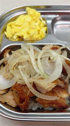 This is a Korean school lunch 🇰🇷