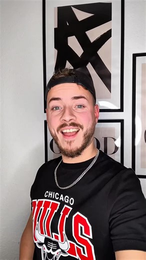 Tassilo Sieben on Instagram: "The new Neewer ring light takes my setup to a new level. Powerful light, clear contours, perfect illumination for every reel. @neewer #NEEWER #NEEWERTryout #review #deaf"