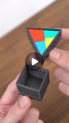 Cuby on Instagram: "¿Cómo encajarías el triángulo en el cuadrado?  #cuby #puzzle #3D #reto"