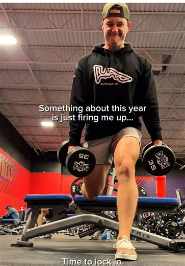 There’s something about this year that’s just got me fired up. If there’s one thing life has taught me, it’s that consistency and showing up - especially on the days you don’t feel like it - makes all the difference. When you take unwavering action, things have a way of working out. Rejection isn’t failure, it’s just redirection from the Man upstairs. This year is about taking consistent action towards your vision, every single day. Time to lock in. #lockin #workoutmotivation #goals #successmoti