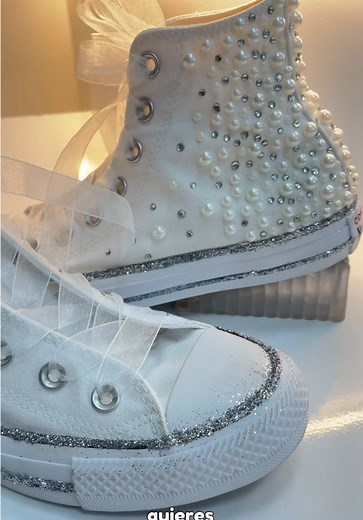 Decoramos estas zapatillas de cambio para una quinceañera que eligió el paquete premium 💖✨ ¡quedaron hermosas! #zapatillas #xvaños #quinceañeras #misxv #decoracion #converse #zapatillaspersonalizadas