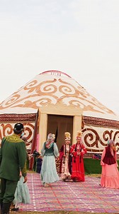 🥰The beautiful #Kazakh bride💞 slowly walks out of the traditional Kazakh yurt. It is truly a scene rich in color and profound in cultural heritage! #Xinjiang #wedding | This is Xinjiang