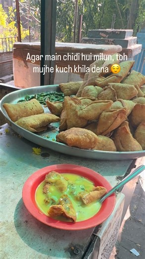 Ankita Bhattacharjee on Instagram: "Share if you can relate 🤪 (Pataudi) Location:- At a small kiosk opposite M G house,Rabindranath Tagore,Civil Lines,Nagpur #streetfoodindia #nagpurstreetfood #nagpur #viralreels"