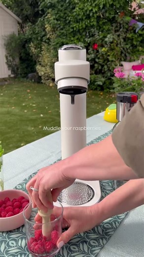 Sparkling Raspberry Iced Tea 🍓💧 Made in the Sage InFizz! #Shorts