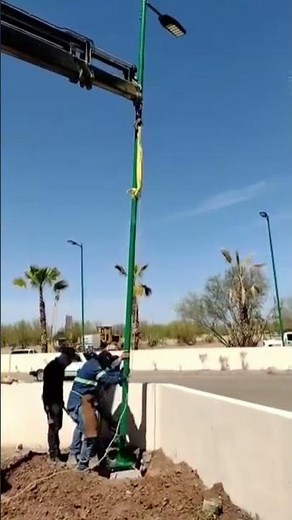 Instalación Profesional de Luminaria Solar LED 300W para Calle | SolarPro Light Solutions