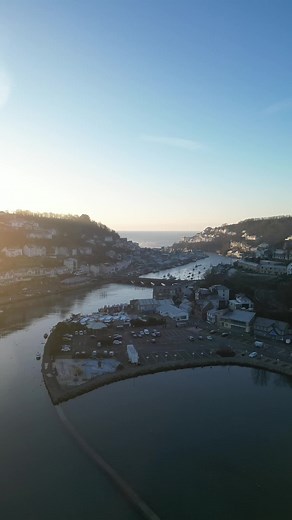 Looe waking up #looe #looebay #cornwall #cornwallbeach #cornwallbeach #cornwalltiktok #polperro #uk #sunrise #fishing #beachvibes #beachlife