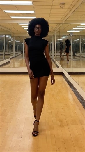 My runway practice walk! There’s been progress! #runwaywalk #runwaymodel #fashionmodel #modelinglife