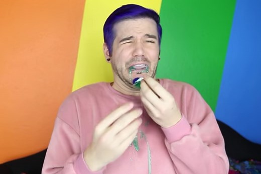 Teens film themselves eating laundry detergent in Tide Pod challenge_1