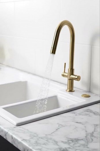 TOP20BB Clearwater Topaz Kitchen Tap, Twist and Spray flows