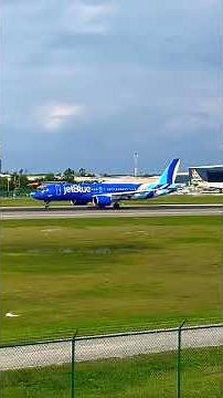 New Livery JetBlue A220-300 Action at Grand Cayman #newvideo #aviation #planespotting #grandcayman