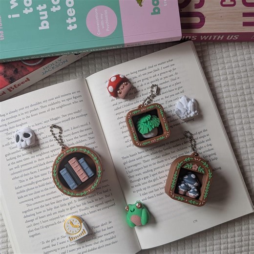 Mini Book Nook Clicker - Keychains - Etsy