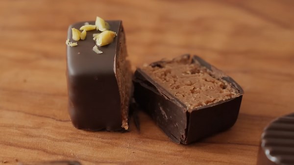 Uncover the art of chocolate molding!