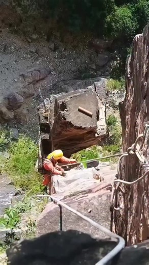 BB.com on Instagram: "Mars is the fourth planet from the Sun, known as the "Red Planet" due to iron oxide (rust) on its surface, making it a cold, dusty, rocky world with seasons, polar ice caps, and the tallest volcano in the solar system (Olympus Mons). It's smaller than Earth, has a thin carbon dioxide atmosphere, and is a major focus for robotic exploration searching for signs of past or present life, with rovers like Perseverance actively studying its geology and water ice. Key Characterist