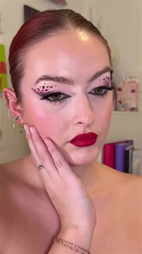 Natural Coloured Contact Lenses for a Fresh Look