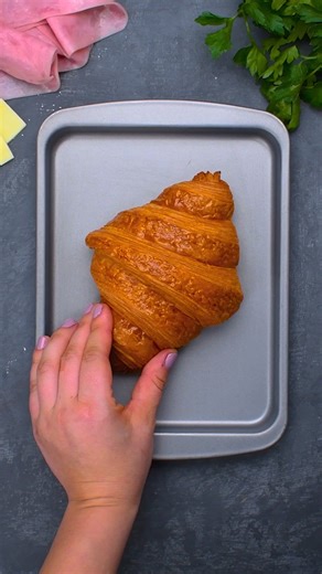 652K views · 1.8K reactions | The croissant omelette is the utlimate breakfast! 縷 | So Yummy | Facebook