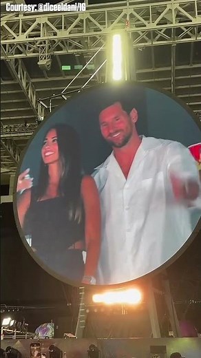 Lionel Messi caught on Coldplay 'kiss cam' (with wife Antonella!) 💋 #shorts Ctsy: @diceeldani/IG
