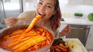 SUPER LONG SPICY RICE CAKES MUKBANG STEPHANIE SOO (MISSMANGOBUTT) | Veronica Wang