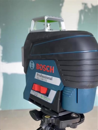 🔥🔥O instrumento de medição profissional Bosch GLL3-80CG é altamente preciso, resistente à poeira e à água, sendo ideal para aplicações como design de interiores, construção e medições industriais. ⭐⭐Alcance de medição de até 80 metros, cobrindo ângulos de 360°. ⭐⭐Precisão de até ±0,2 mm/m. ⭐⭐Laser verde de alta resolução, claramente visível mesmo sob luz solar direta. ⭐⭐A bateria de íon-lítio exclusiva da Bosch oferece até 16 horas de autonomia. | Uigxb