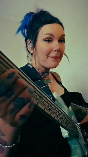 Grooving through some Mac Miller with Thundercat on bass, the song is called Right. It's such a beautiful line 💕 | Sarah Plays a Bass