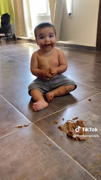 ¡Niños haciendo travesuras! Bebés y cacas: la combinación perfecta