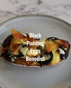 Need help getting out of bed in the morning? These Black Pudding Eggs Benedict should do the trick 🛌 Recipe in comments 👇🏻 | Macsween Haggis