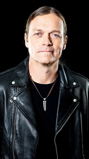 MUSIC AUTHORITY on Instagram: "Rock In Power (RIP) Brad Arnold 🤘🎸 ‘LOSER’ 3 DOORS DOWN SUMMER OF ‘99 TOUR PNC BANK ARTS CENTER HOLMDEL, NJ AUGUST 7, 2024 #3doorsdown #bradarnold #90s #rocknroll #rockstar"