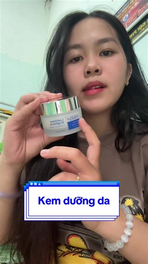 E này thơm nhẹ , k bị gắt mà có nhiều công dụng nè cả nhà #kemduongdamat ,#fly ,#xuhuong ,#viral