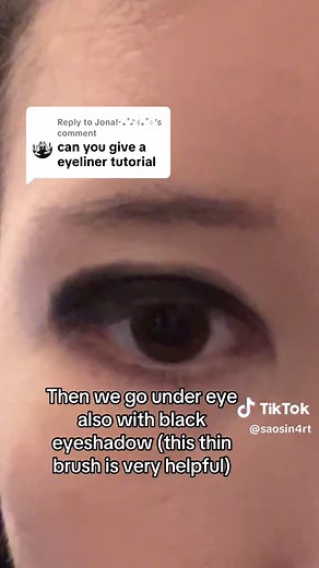 Emo Makeup Tutorial: Black Eyeshadow Tips