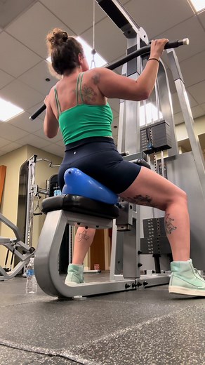 Popping it at the gym 💪 #balloonpop | pop the balloon