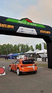 🔴Qualche immagine dalla prova speciale di Diano d'Alba. Il Rally Regione Piemonte è entrato nel vivo e le battaglie del Campionato italiano e della Coppa di Zona sono tiratissime sul filo dei secondi 📷 @enrico_promio @cirally @rallyregionepiemonte | Gazzetta d'Alba