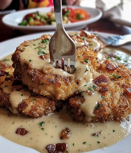 Country Fried Pork Chops with Bacon Gravy Crispy, golden-brown fried pork chops smothered in a rich and creamy bacon gravy—pure Southern comfort food! Ingredients: 4 bone-in pork chops 1 cup buttermilk 1 cup all-purpose flour 1 tsp salt Recipe in First Coʍmеոτ 👇 Enjoy ❤️👇👇👇 | Old fashioned recipe