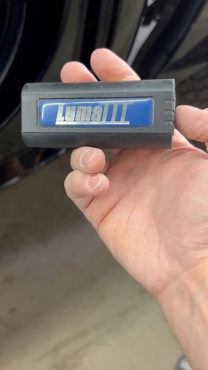 Colour doesn’t look like much until you hit it with the Lumaiii SunPro. Dodge paint code PXR, one of my favourite colours. This light is sunlight correct so it is an ideal tool to help you with colour matching. •SunPro link in bio Promo code inlinepaint7#paint #bodyshop #painter #painting #paintlife #refinisherporn #refinishkulture #refinishfamily #shoplife #offthegun #painterlife #autobody #ppgrefinish #motivatedpainters #tips #tricks #tipsandtricks #car #cars #truck #trucks #follow #followme #