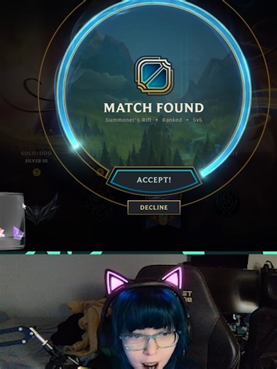 How does que always pop at the worst time? #fyp #clips #twitchclips #leagueoflegendsmemes #gamergirl