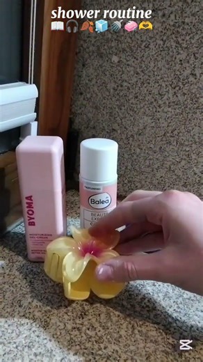 Shower routine! 🚿🫶🍂🎧📖 #nighttimeskincareroutine #skincare #aesthetic