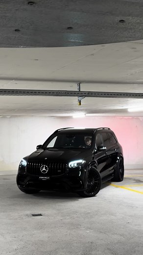 Mercedes GLS63 AMG: Potencia y Estilo en Movimiento