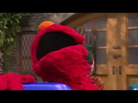 Elmo screams yay (HD)