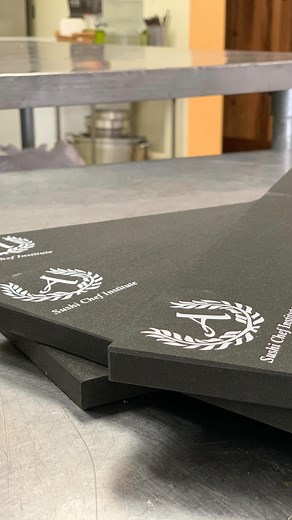 We've just received a new cutting board! Crafted with precision using Japanese expertise, it's made from rubber material. I started using their cutting boards over a decade ago. Even today, I use one of their cutting boards at my school. It's just the right weight, highly durable, and a recommended choice for chefs worldwide! Why not give it a try in your restaurant? Feel free to reach out anytime.✨ #cuttingboard #japaneseproducts #madeinjapan #news #foryou #recomend #sushchef #sushiacademy #sus