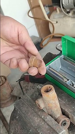 Manual impact driver set tool used for loosening rusted or frozen screws and bolts